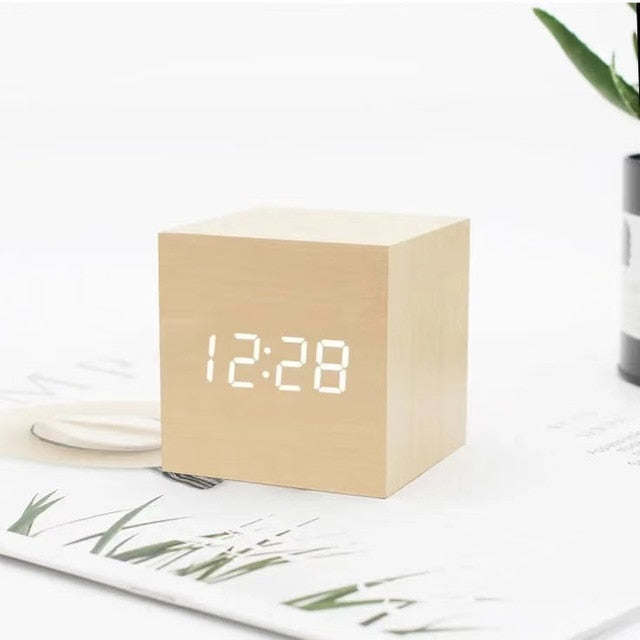 Zenvora – Orologio Sveglia Digitale LED a Cubo in Legno