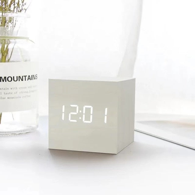 Zenvora – Orologio Sveglia Digitale LED a Cubo in Legno