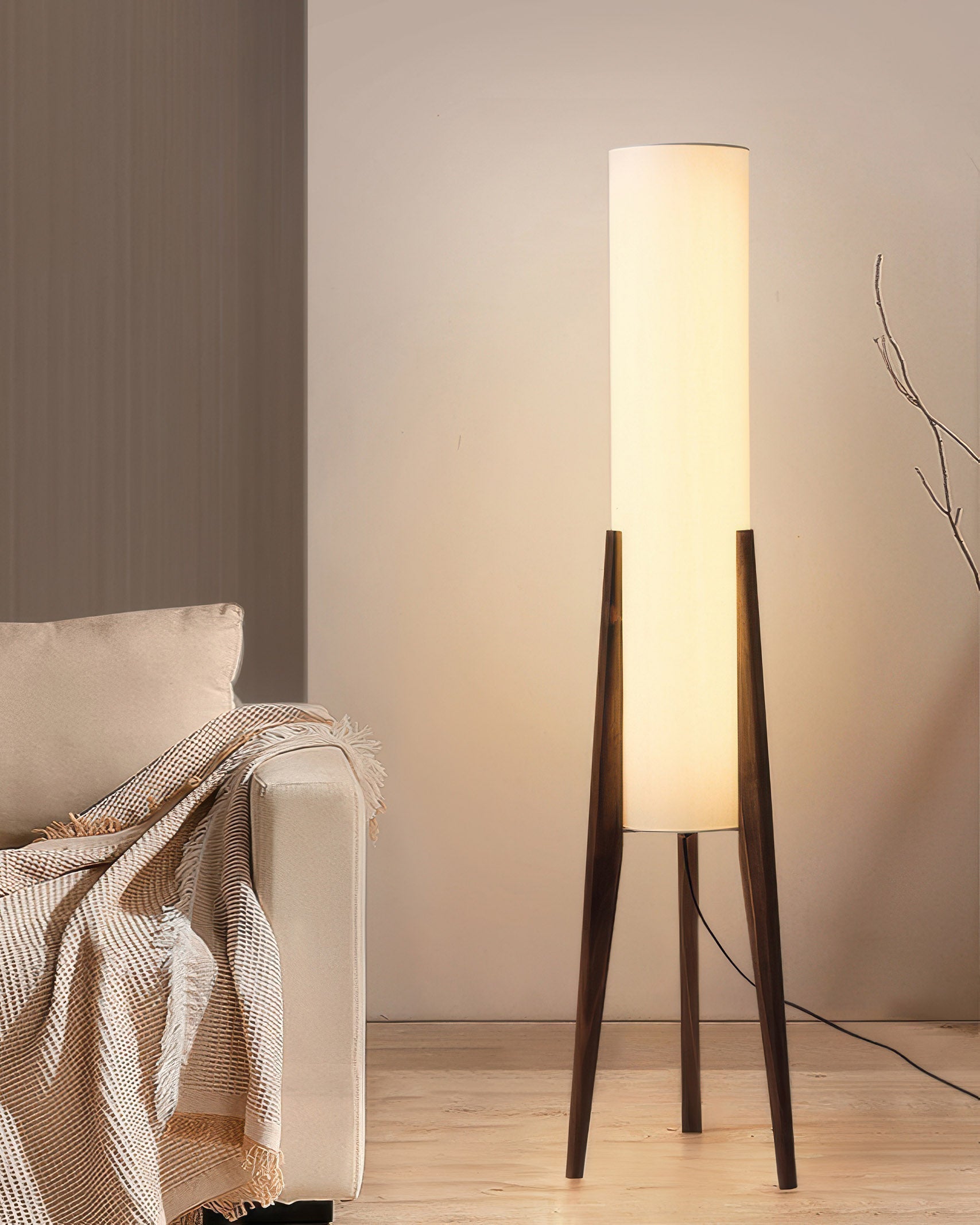 Orvane - Stolní lampa z masivního ořechového dřeva