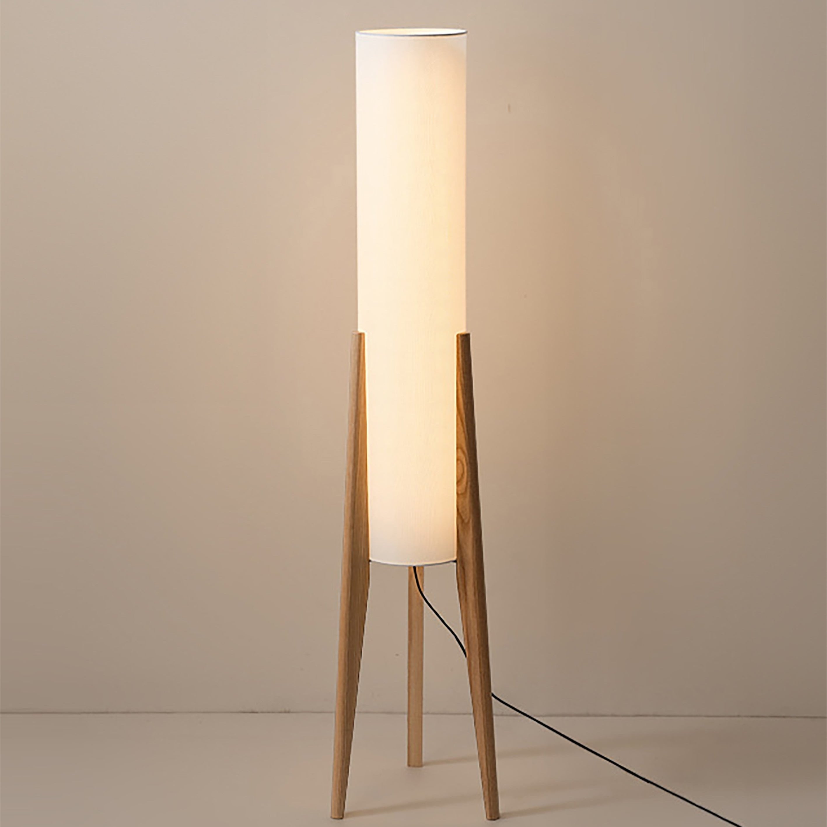 Orvane - Stolní lampa z masivního ořechového dřeva