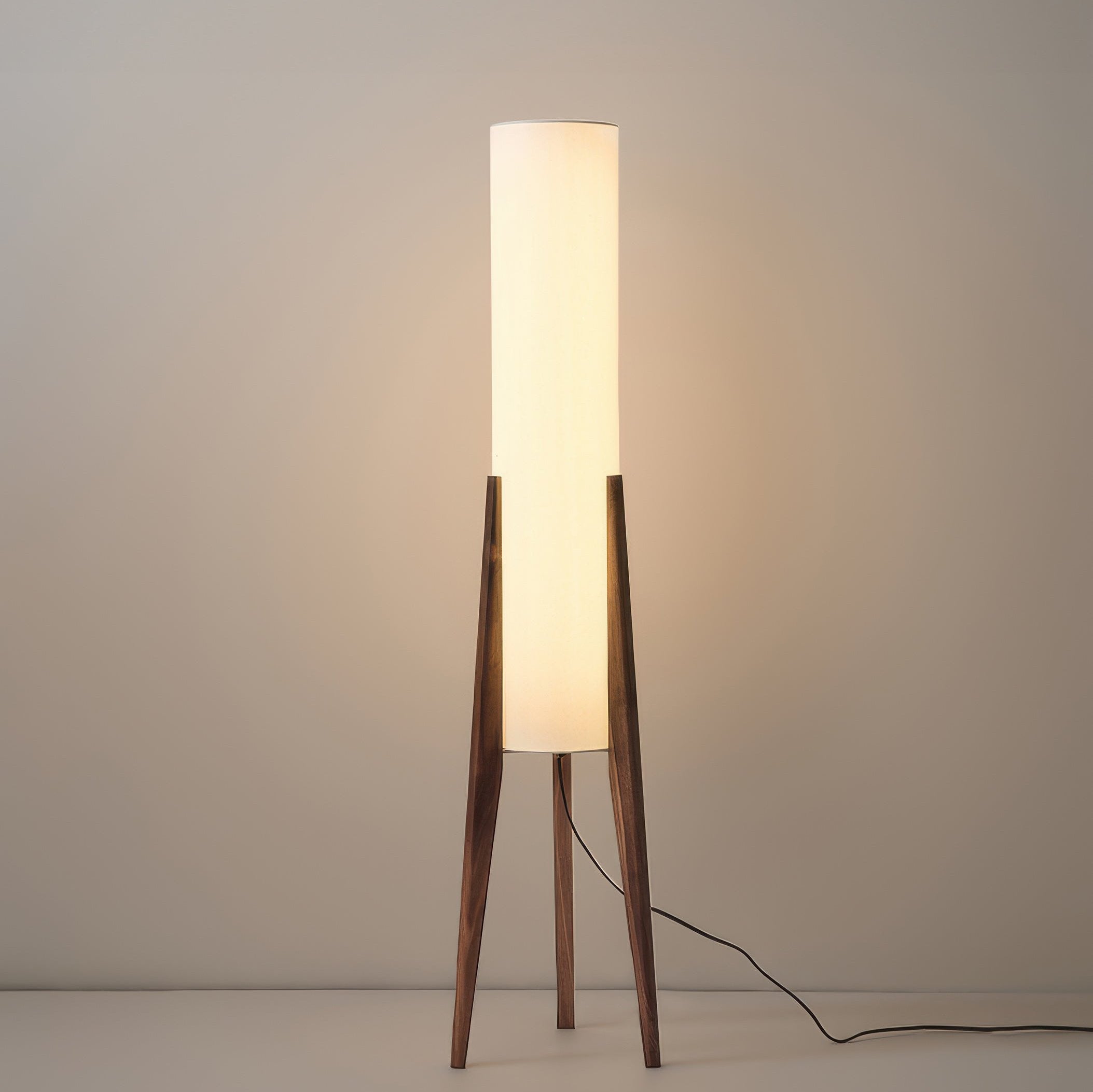 Orvane - Stolní lampa z masivního ořechového dřeva