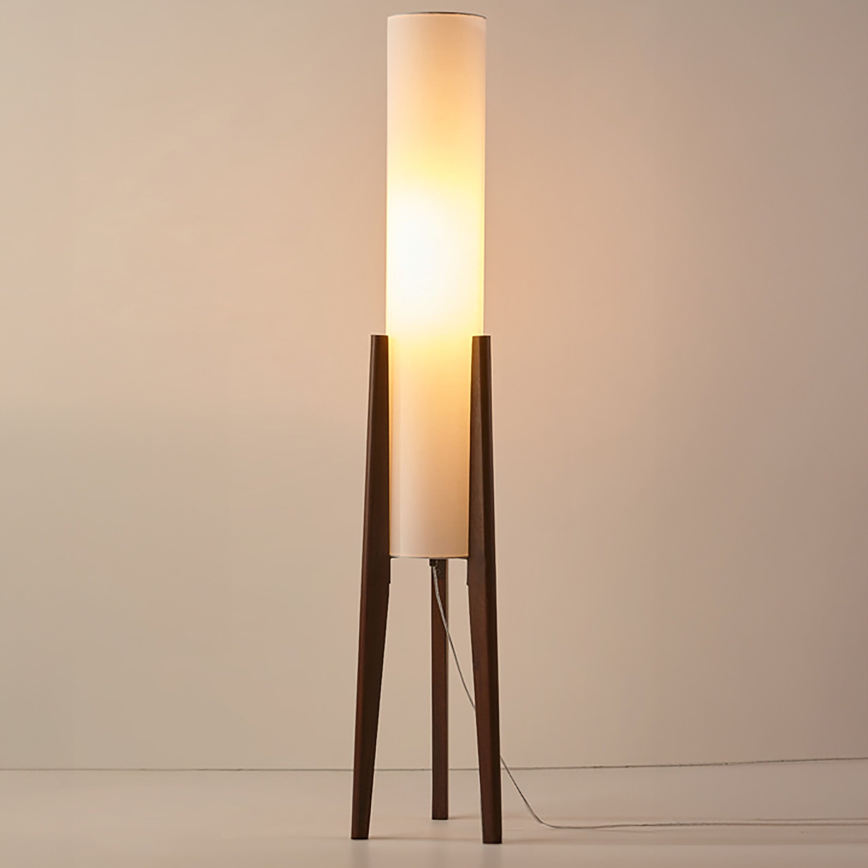 Orvane - Stolní lampa z masivního ořechového dřeva