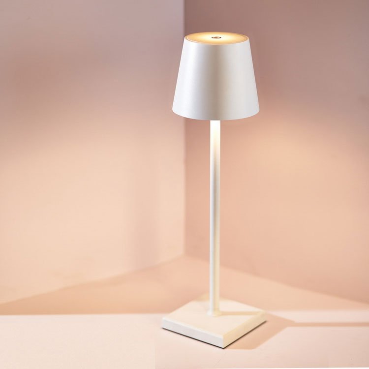 Liora – Lámpara de Mesa Recargable Inalámbrica